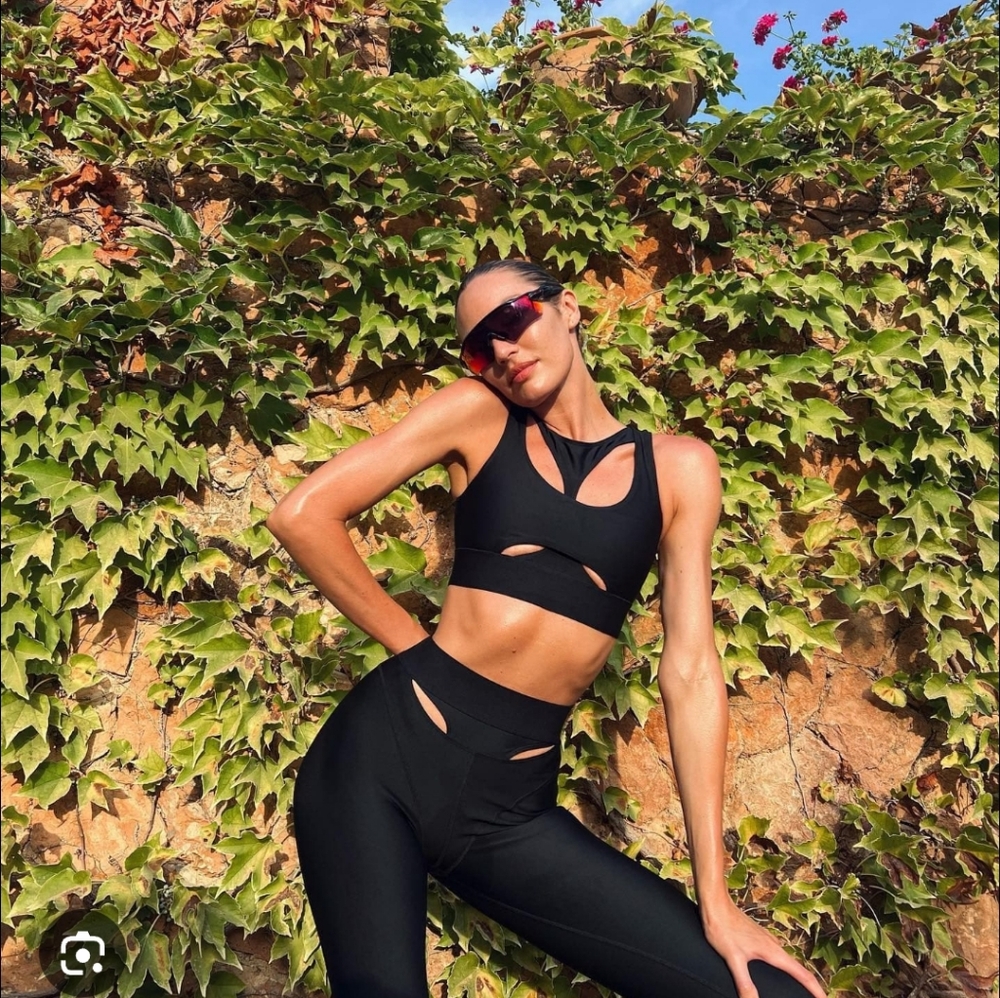 Alo Yoga Cutaway Leggings